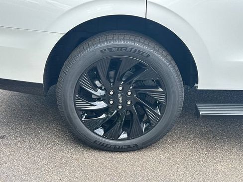 New 2026 Lincoln Navigator Reserve w/ Jet Appearance Package AWD/4WD image 18