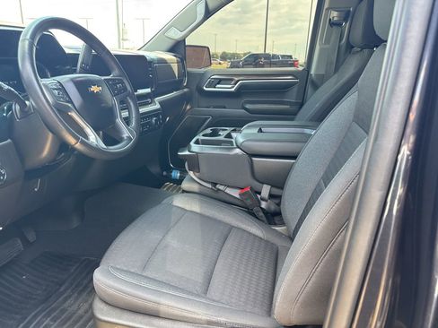 Used 2022 Chevrolet Silverado 1500 LT AWD/4WD image 8