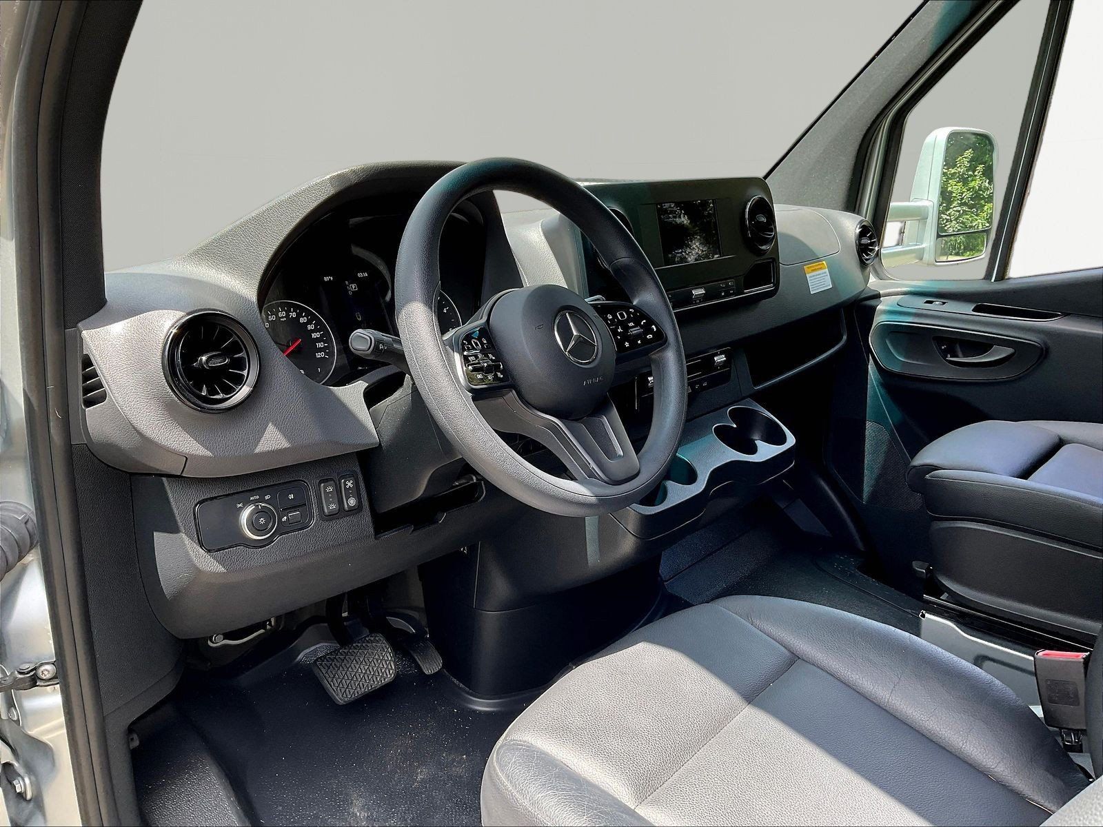 Used 2024 Mercedes-Benz Sprinter 3500 image 16