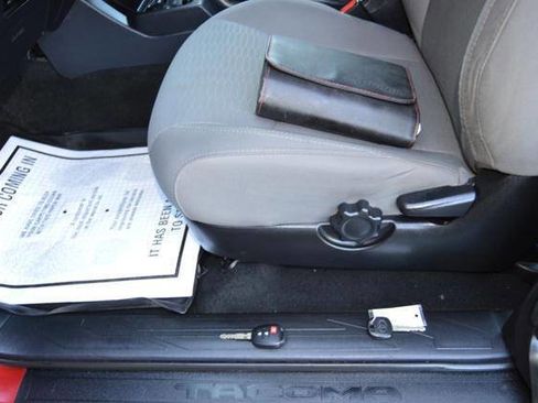 Used 2017 Toyota Tacoma 4x4 Access Cab image 33