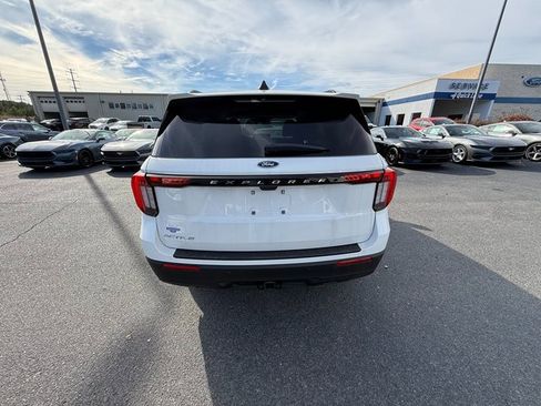 New 2025 Ford Explorer Active image 4