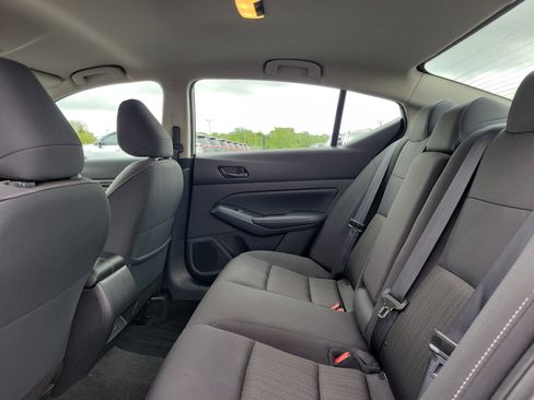 Used 2025 Nissan Altima 2.5 SV FWD image 11