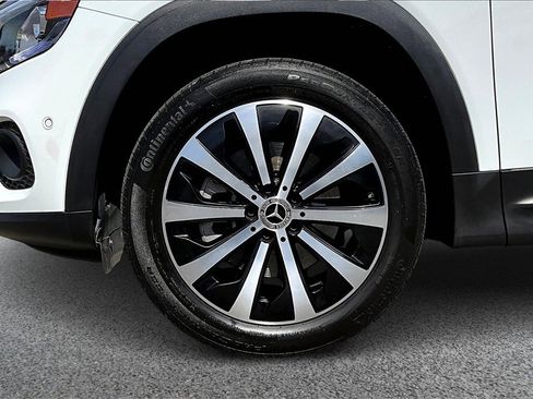 Used 2023 Mercedes-Benz GLB 250 4MATIC image 34