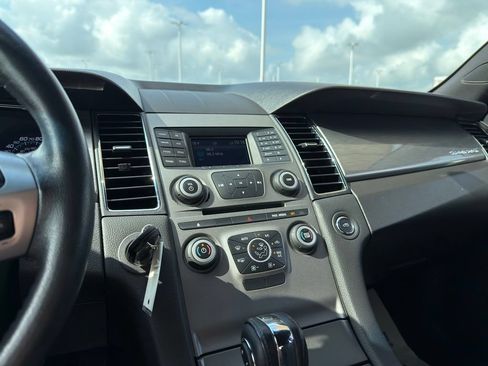 Used 2017 Ford Taurus SEL FWD image 19