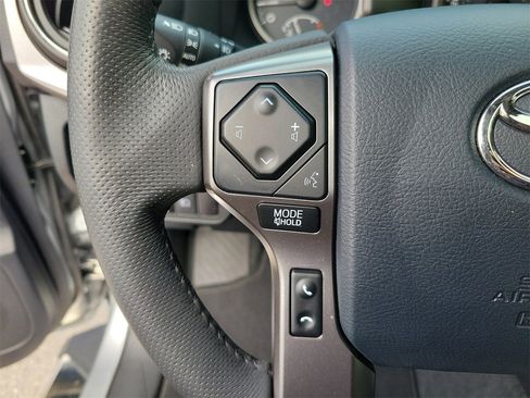 Used 2018 Toyota Tacoma Limited image 21