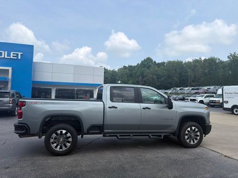 Used 2024 Chevrolet Silverado 2500 Custom w/ Custom Convenience Package AWD/4WD image 2