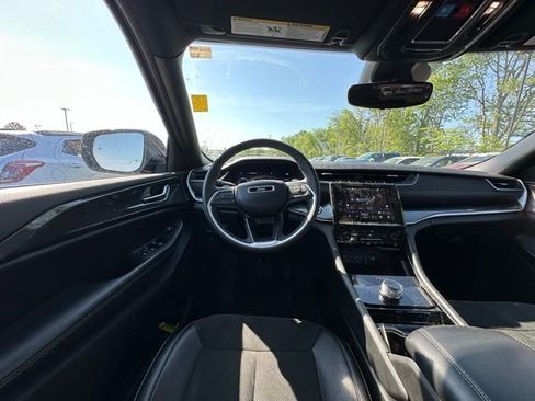 Used 2023 Jeep Grand Cherokee Altitude image 18