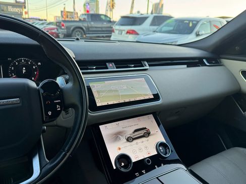 Used 2018 Land Rover Range Rover Velar R-Dynamic SE image 22