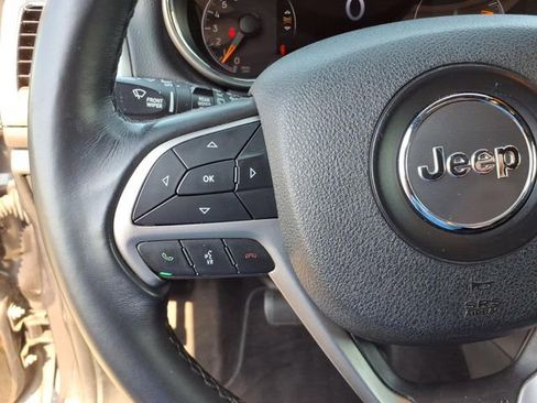 Used 2018 Jeep Grand Cherokee Laredo image 8