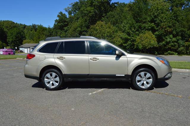 Used 2010 Subaru Outback 2.5i Limited AWD/4WD image 4