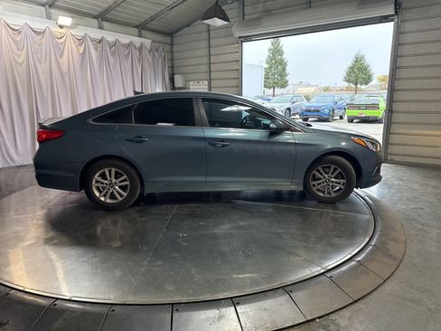 Used 2017 Hyundai Sonata SE w/ Cargo Package image 4
