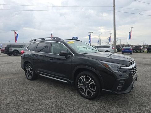 Used 2023 Subaru Ascent Limited image 3
