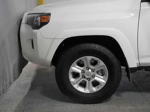 Used 2019 Toyota 4Runner SR5 AWD/4WD image 5