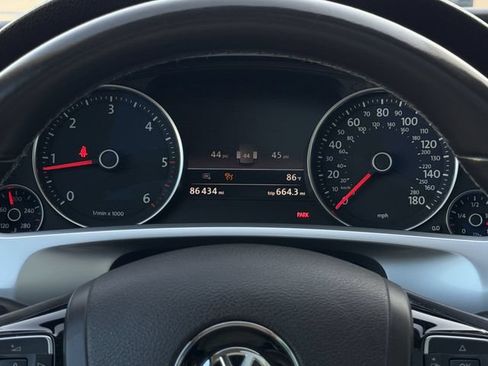 Used 2016 Volkswagen Touareg Executive AWD/4WD image 18