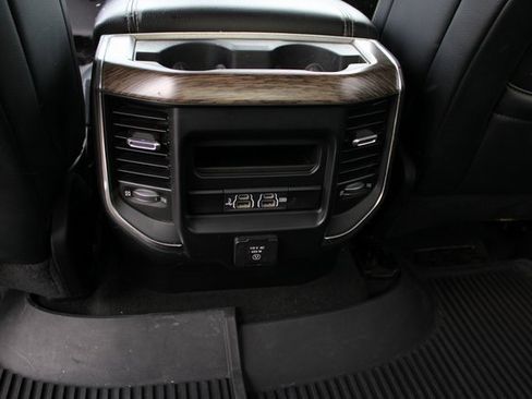 Used 2019 RAM 1500 Laramie image 33