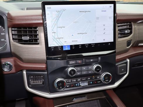 Used 2024 Ford Expedition Limited image 8