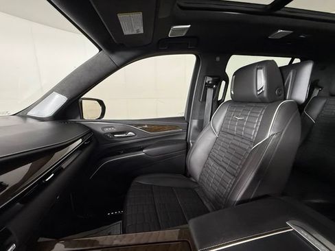Certified 2024 Cadillac Escalade Sport Platinum w/ LPO, ONYX Package AWD/4WD image 19