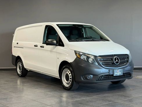 Used 2018 Mercedes-Benz Metris image 3