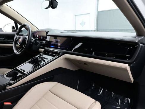 Certified 2026 Porsche Panamera w/ Premium Package RWD image 18
