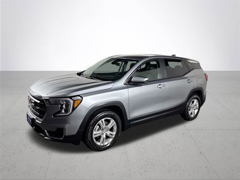 Used 2024 GMC Terrain SLE image 2