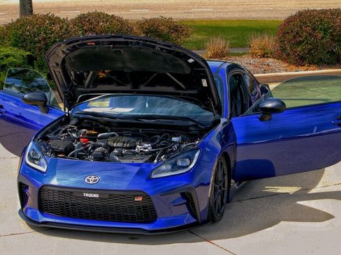 Used 2023 Toyota GR86 Premium w/ ALL Weather Mat Package (TMS) image 9