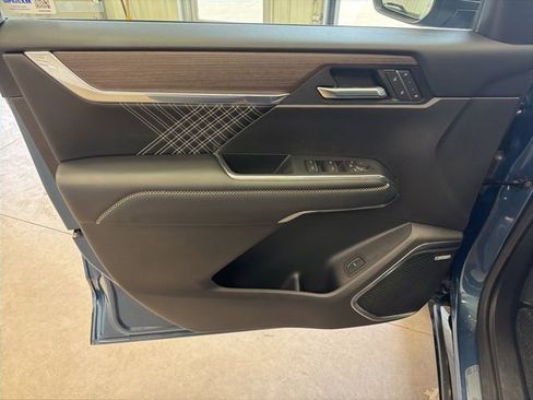 Used 2025 GMC Acadia Denali image 13