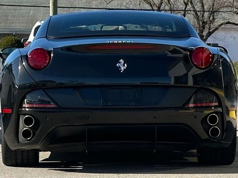 Used 2010 Ferrari California image 9