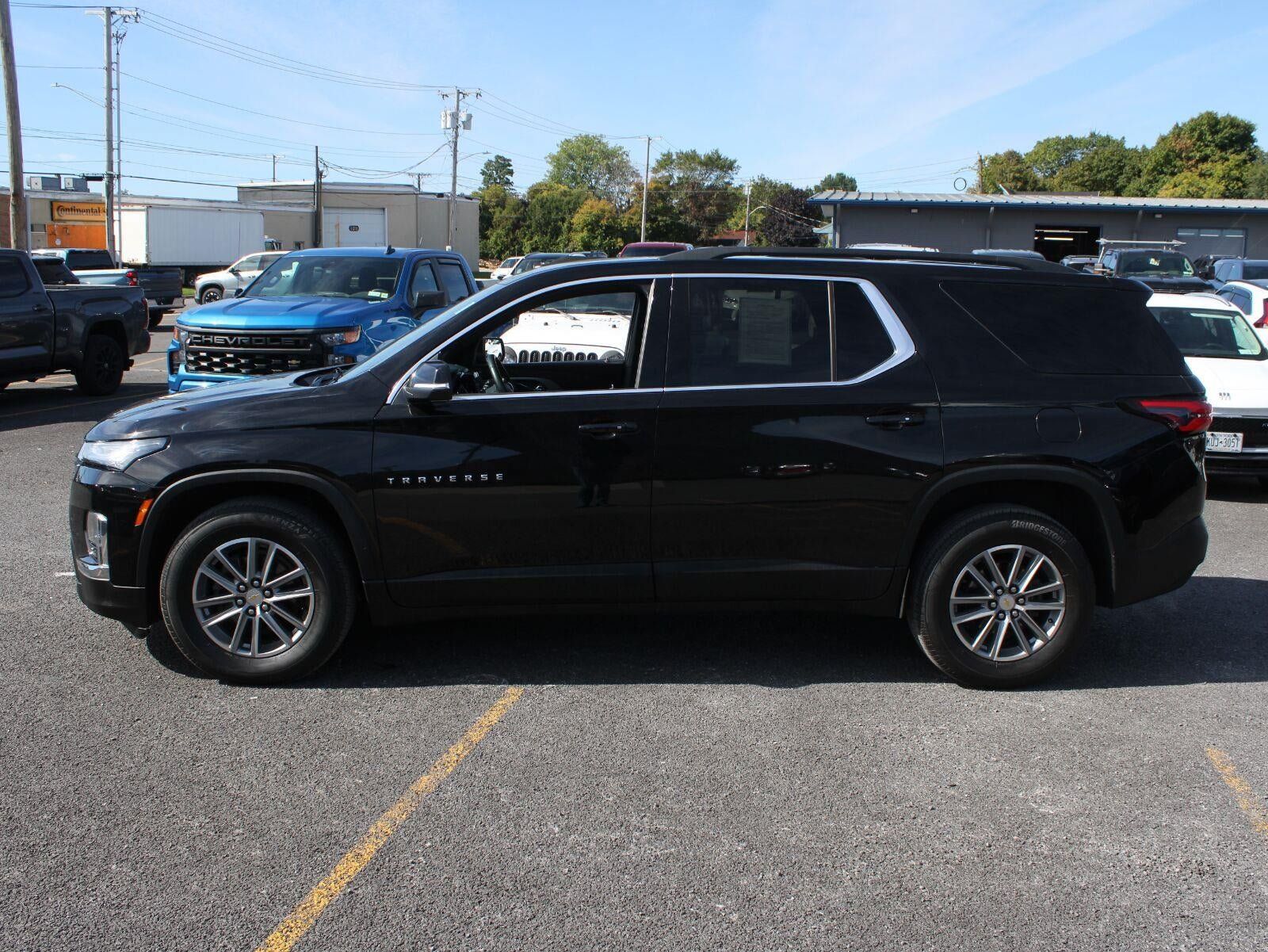 Used 2023 Chevrolet Traverse LT AWD/4WD image 5