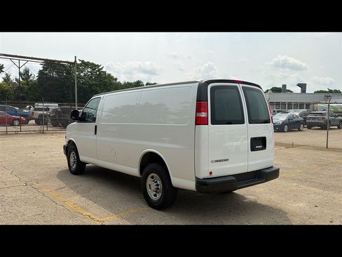 Used 2021 Chevrolet Express 2500 w/ Driver Convenience Package RWD image 4