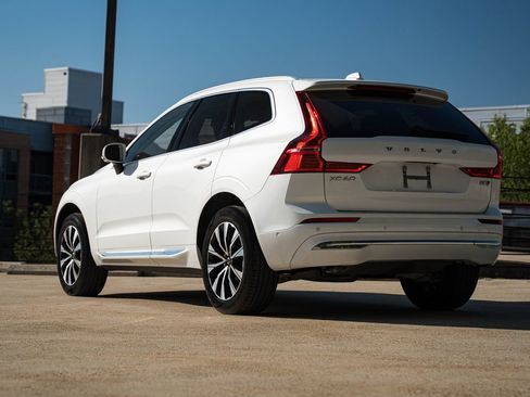 Certified 2023 Volvo XC60 B5 Plus AWD/4WD image 5