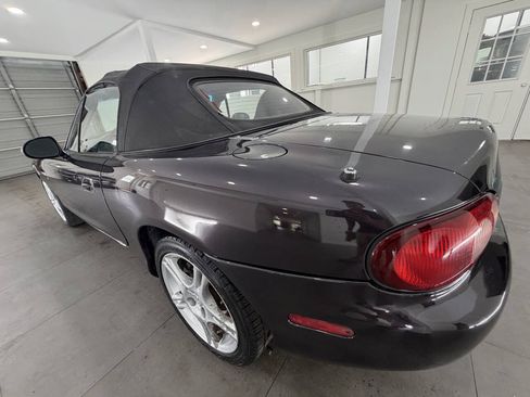 Used 2004 MAZDA MX-5 Miata w/ Convenience Pkg RWD image 5