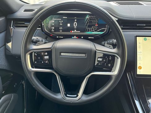 Used 2025 Land Rover Range Rover Sport SE image 16