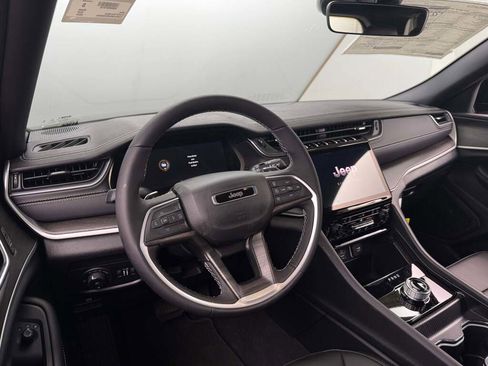 New 2025 Jeep Grand Cherokee Limited w/ Black Appearance Package image 26