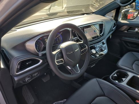 New 2026 Chrysler Pacifica Select image 16