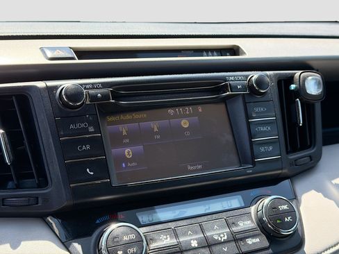Used 2018 Toyota RAV4 XLE w/ All Weather Liner Package FWD image 10