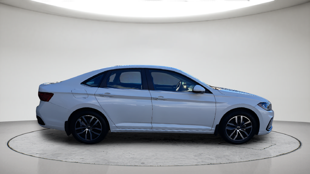 Used 2025 Volkswagen Jetta SE FWD image 4