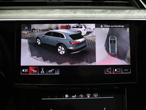 Used 2019 Audi e-tron Prestige w/ Prestige Package AWD/4WD image 31
