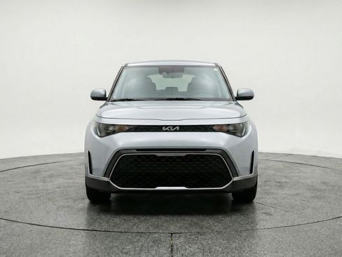 Used 2025 Kia Soul LX w/ LX Technology Package FWD image 2
