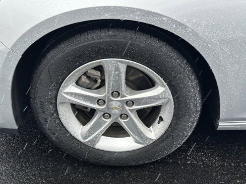 Used 2021 Chevrolet Malibu LS w/ Driver Confidence Package II image 9