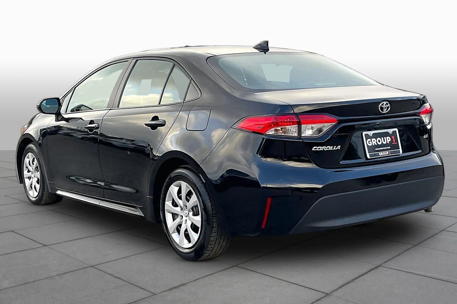 Used 2025 Toyota Corolla LE FWD image 12