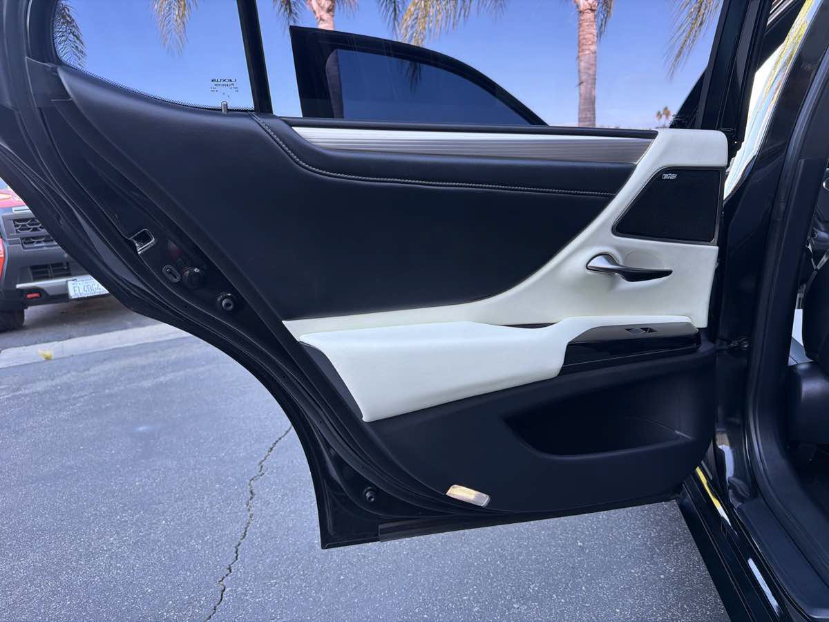 Used 2024 Lexus ES 300h F Sport w/ Accessory Package (Z1) FWD image 34