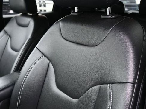 Used 2025 Jeep Compass Limited image 18