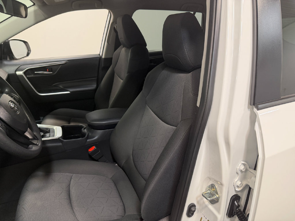 Used 2025 Toyota RAV4 XLE AWD/4WD image 58