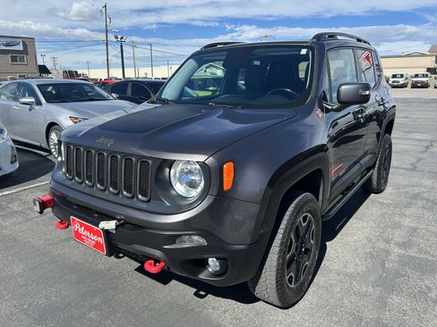 Used 2016 Jeep Renegade Trailhawk w/ Premium Trailhawk Package image 2