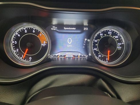 Used 2019 Jeep Cherokee Limited w/ Technology Group FWD image 23