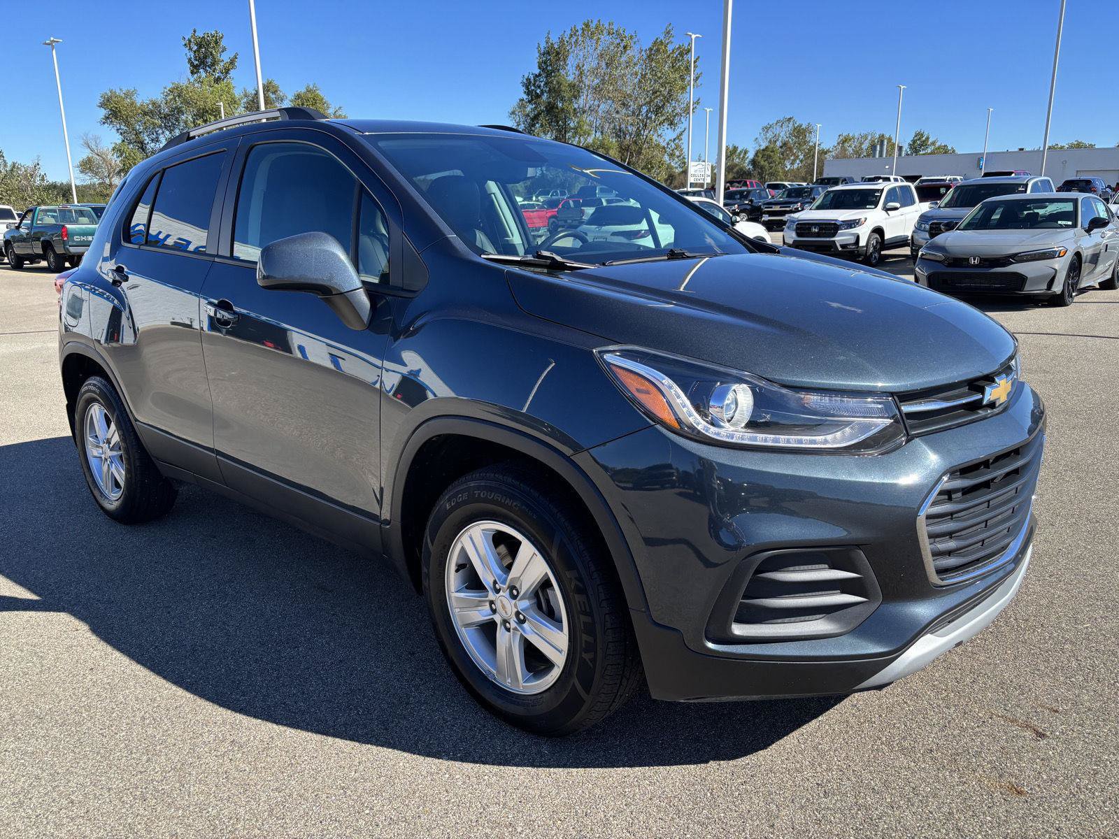 Used 2021 Chevrolet Trax LT w/ Premium Seat Package AWD/4WD image 9