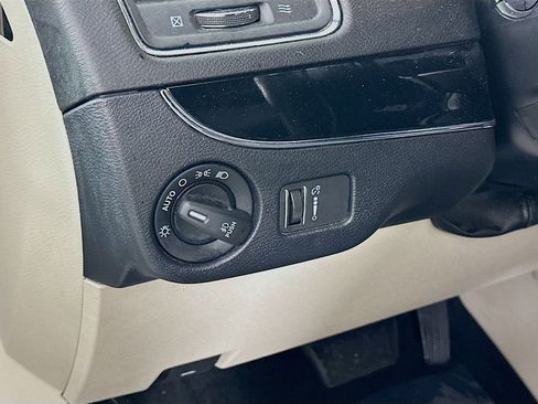 Certified 2019 Dodge Grand Caravan SXT image 15