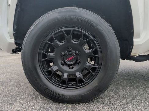 Used 2024 Toyota Tacoma SR5 w/ SR5 Upgrade Package AWD/4WD image 10