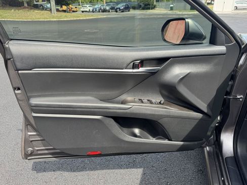 Used 2022 Toyota Camry SE w/ Cold Weather Package FWD image 15
