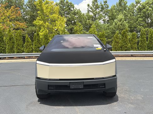 Used 2024 Tesla Cybertruck AWD Crew Cab image 10